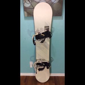 $350 - Ride Snowboard w/ K2 Bindings : 158cm